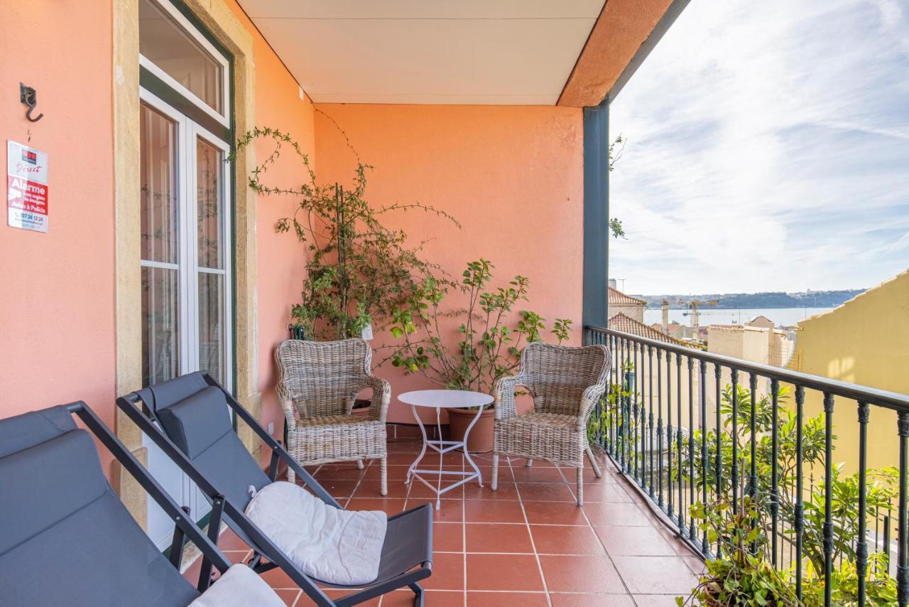 Castelo Design Aparment W/ Balcony & Super View By Lovelystay Лиссабон Экстерьер фото
